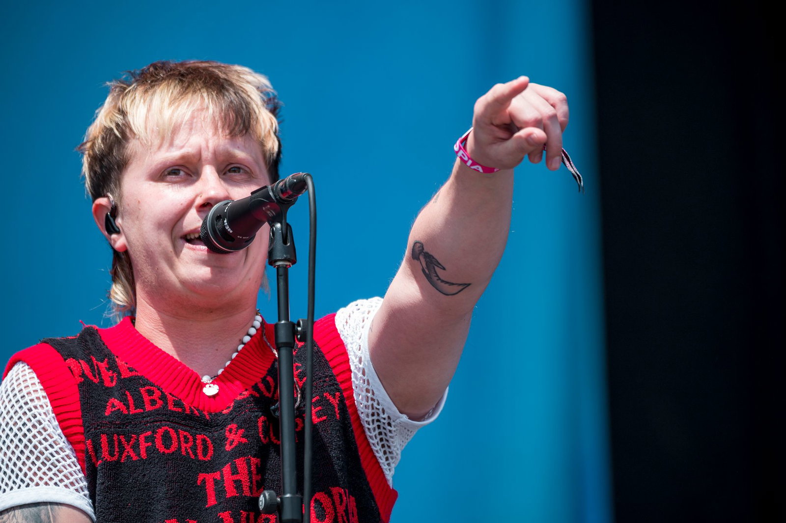 Sänger Conor Mason bei Rock im Park 2023.