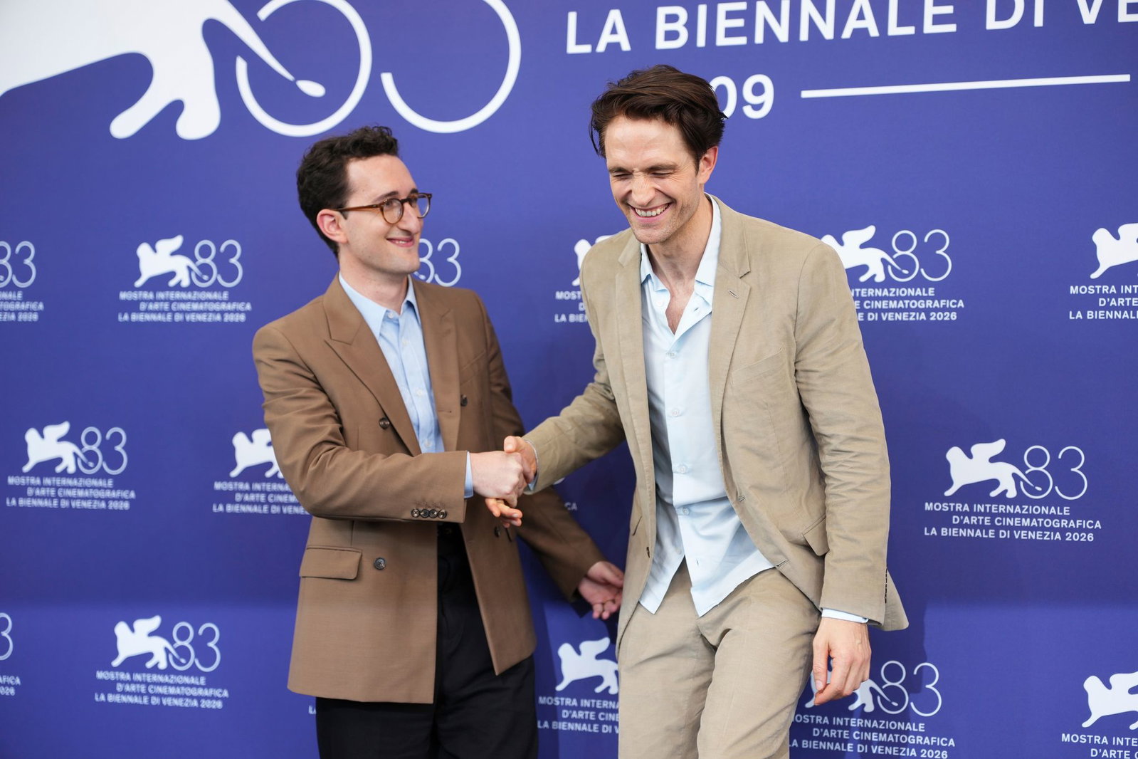 Regisseur Lance Oppenheim und sein Protagonist Pattinson.