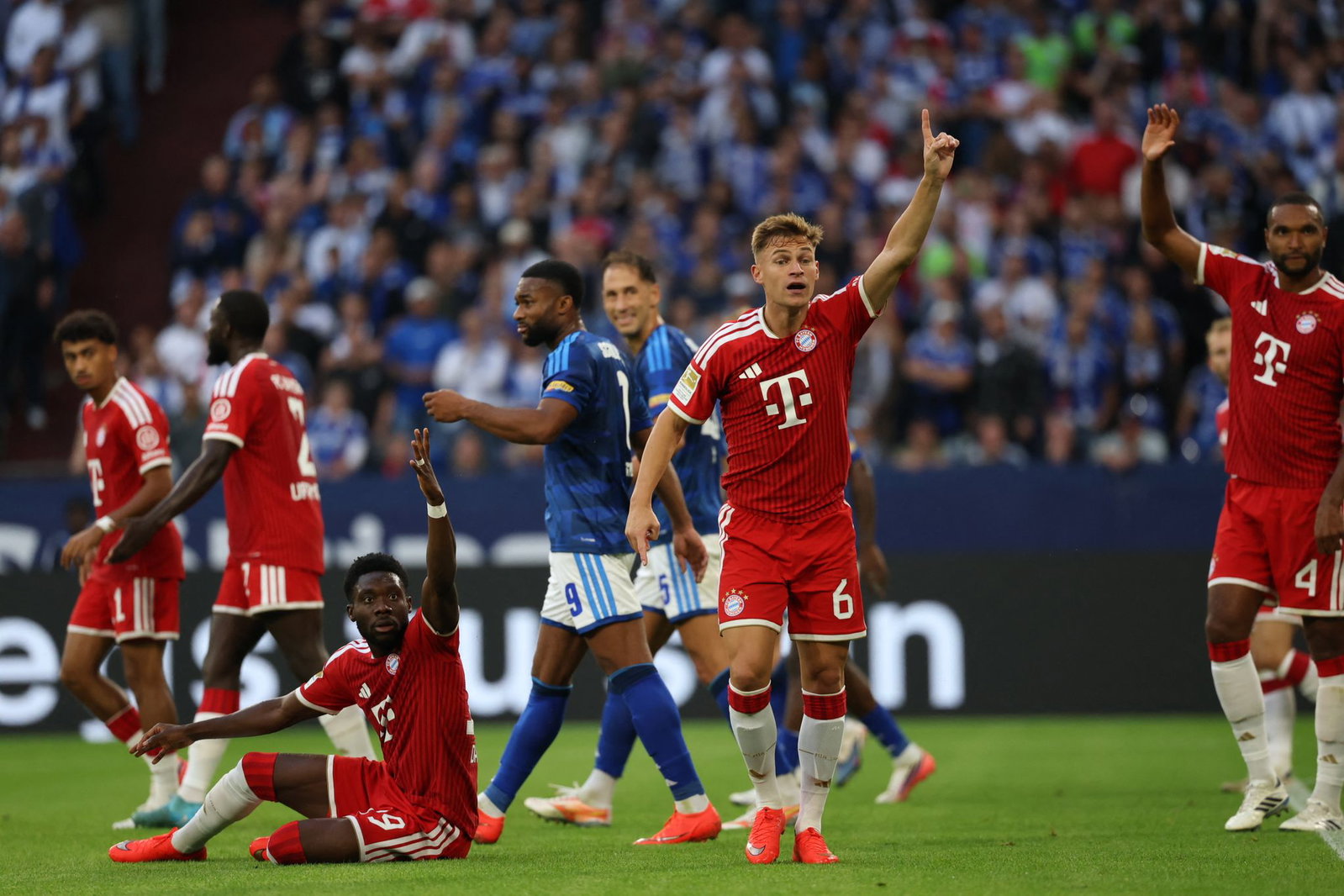 Der FC Bayern München kam gegen den FC Schalke 04 nicht über ein Remis hinaus.