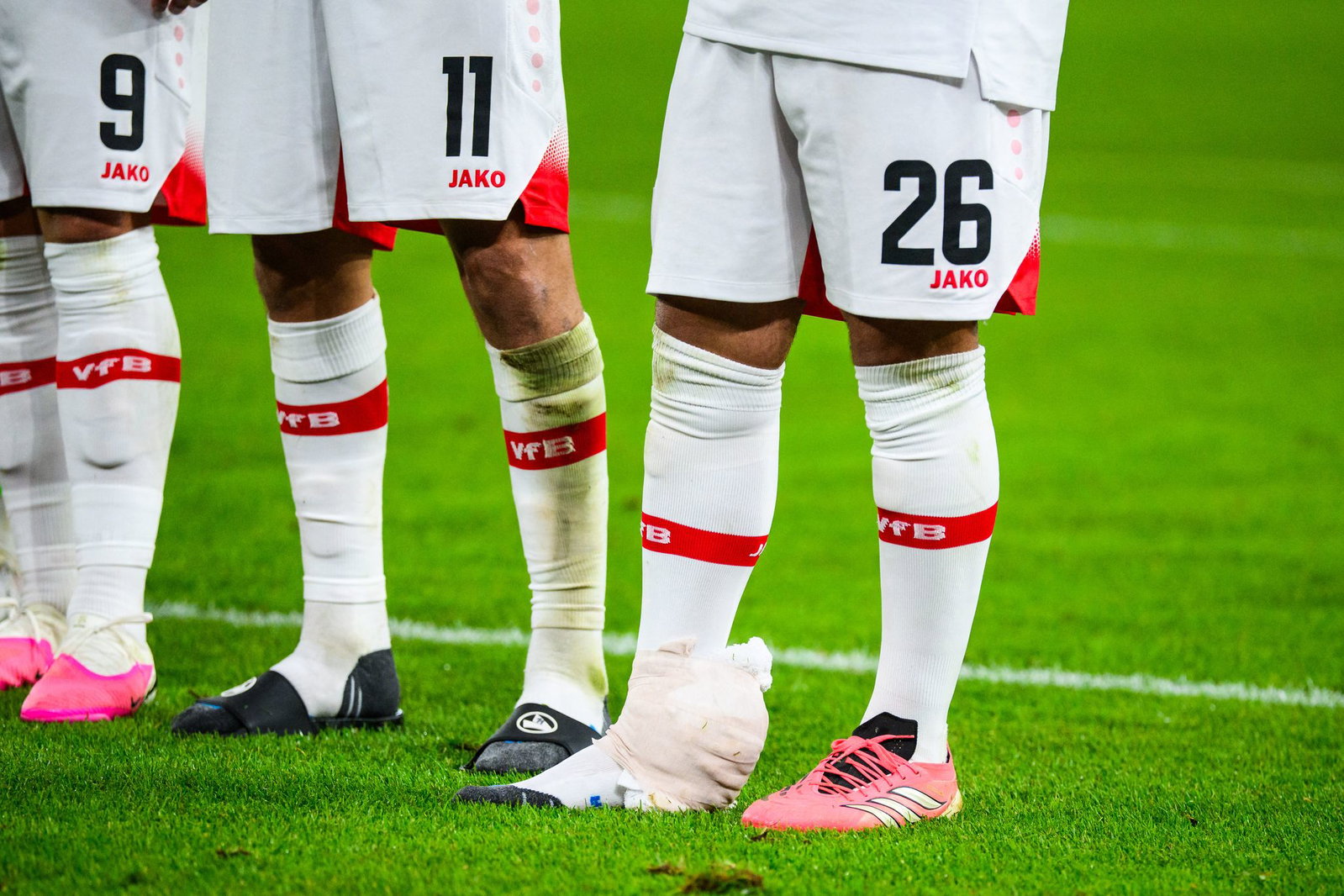 Deniz Undav (r) hat Probleme mit der Achillessehne.