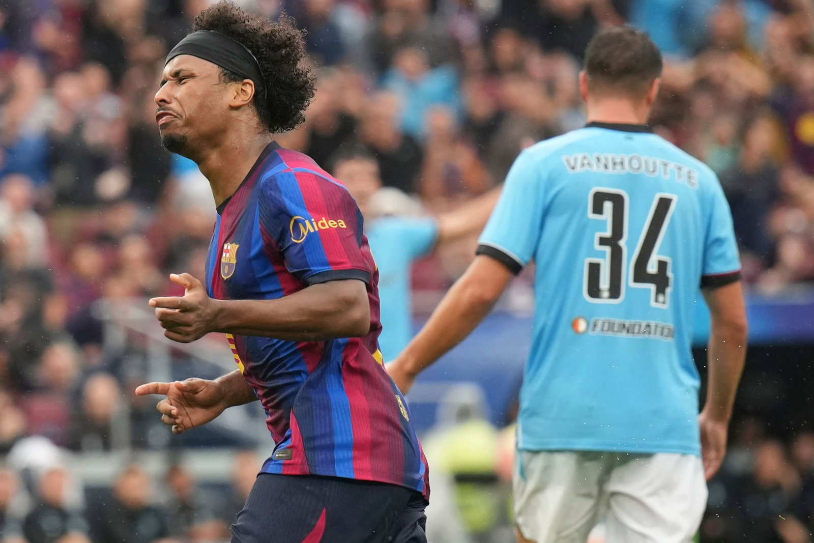 Karim Adeyemi (l) gelang ein herrlicher Treffer für den FC Barcelona.