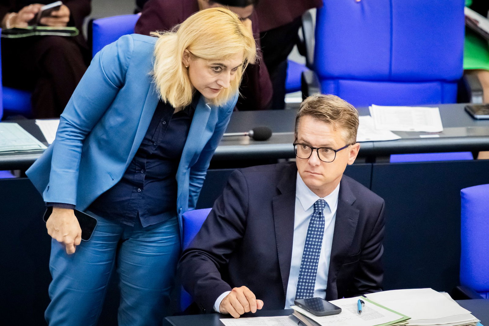 Über die Pflege-Sparpläne von Gesundheitsminister Carsten Linnemann, die auf einer Vorlage seiner Vorgängerin Nina Warken (beide CDU) beruhen, ringt derzeit die Koalition. (Archivbild)
