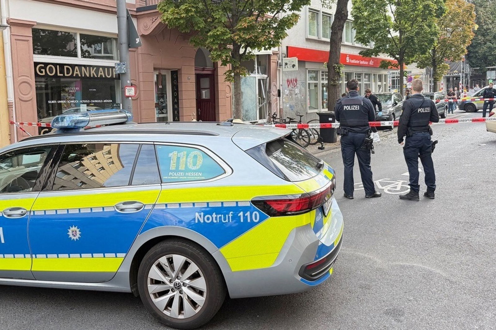 Die Polizei sperrte den Umkreis rund um den Tatort zunächst ab.