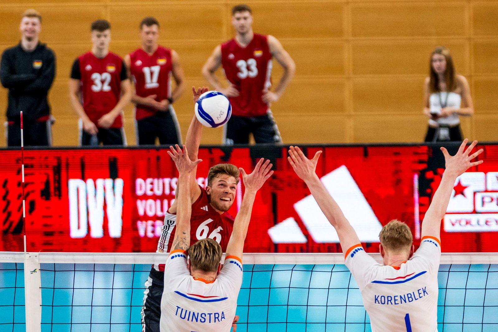 Röhrs (M) und das deutsche Team konnten den Gegner zu selten stoppen. (Archivbild)