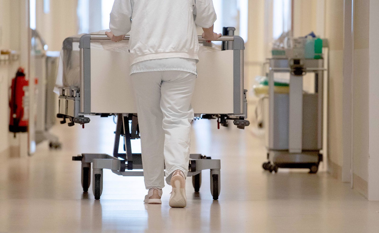 In vielen Krankenhäusern gibt es keine Klimaanlagen - und auch bei Neubauten werden nicht überall welche geplant. (Archivbild)