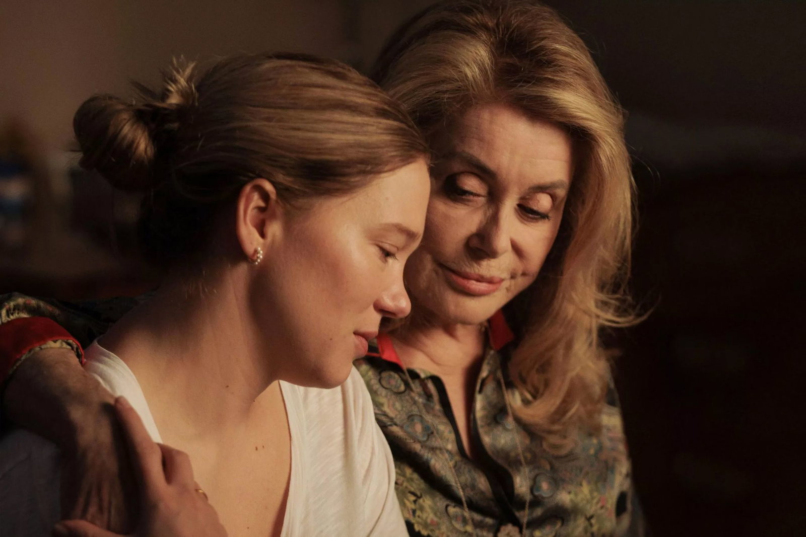 Léa Seydoux und Catherine Deneuve in einer Szene des Films «Gentle Monster»