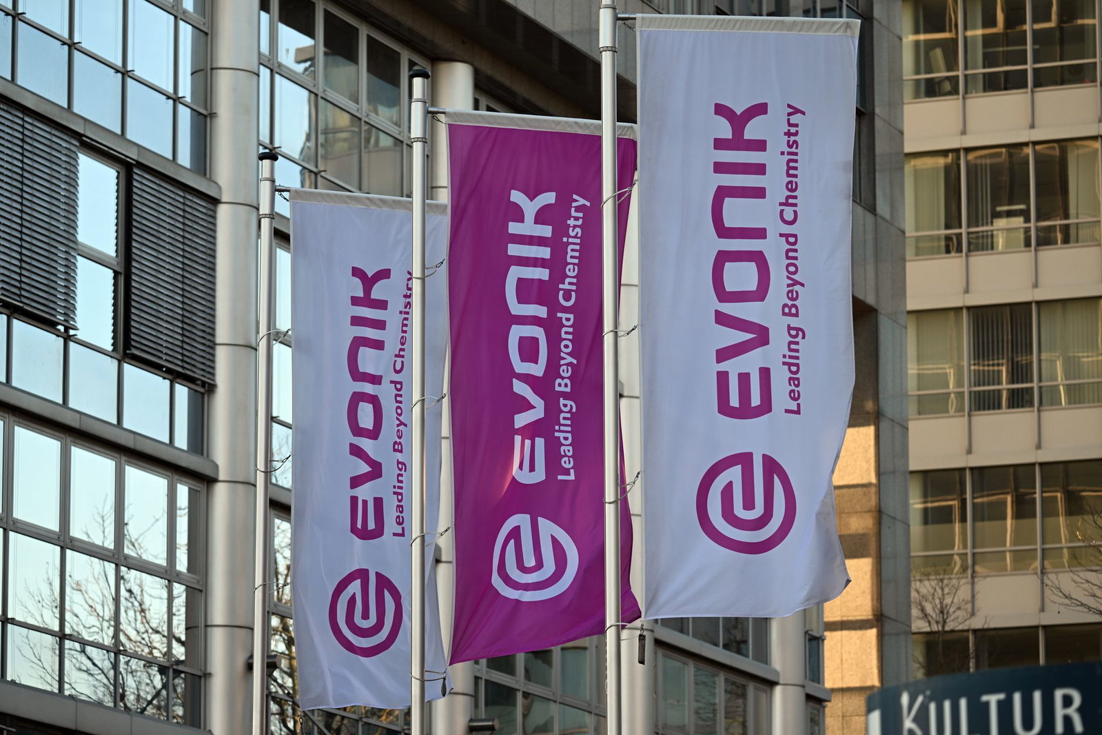 Evonik bestätigte, dass der größere Branchenriese aus Ludwigshafen mit einer unverbindlichen Ansprache an das Unternehmen herangetreten sei. (Archivbild)