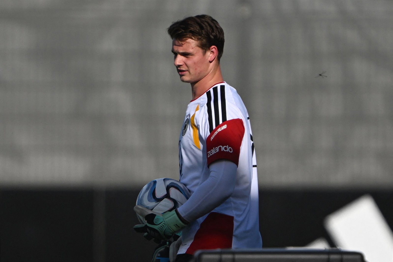 Die Anzeichen mehren sich: Jonas Urbig steht daheim in München vor seinem Debüt im DFB-Tor.