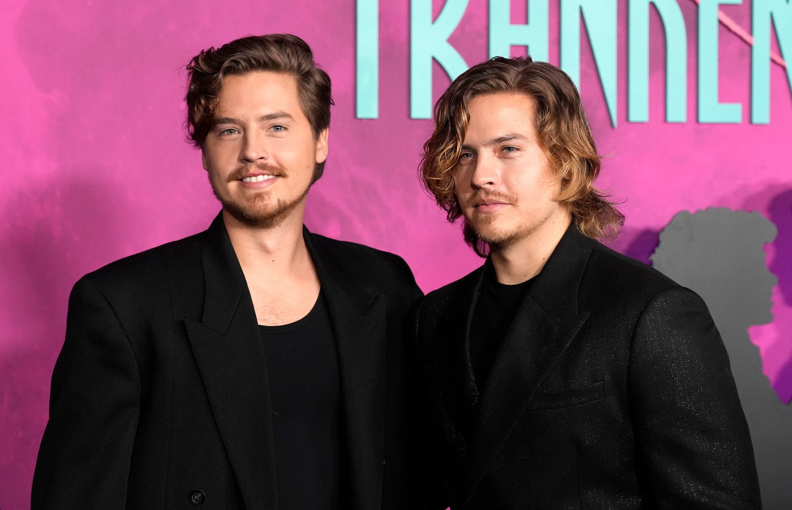Dylan Sprouse (r) wurde mit seinem Bruder Cole Sprouse (l) zum Disney-Star. (Archivbild)