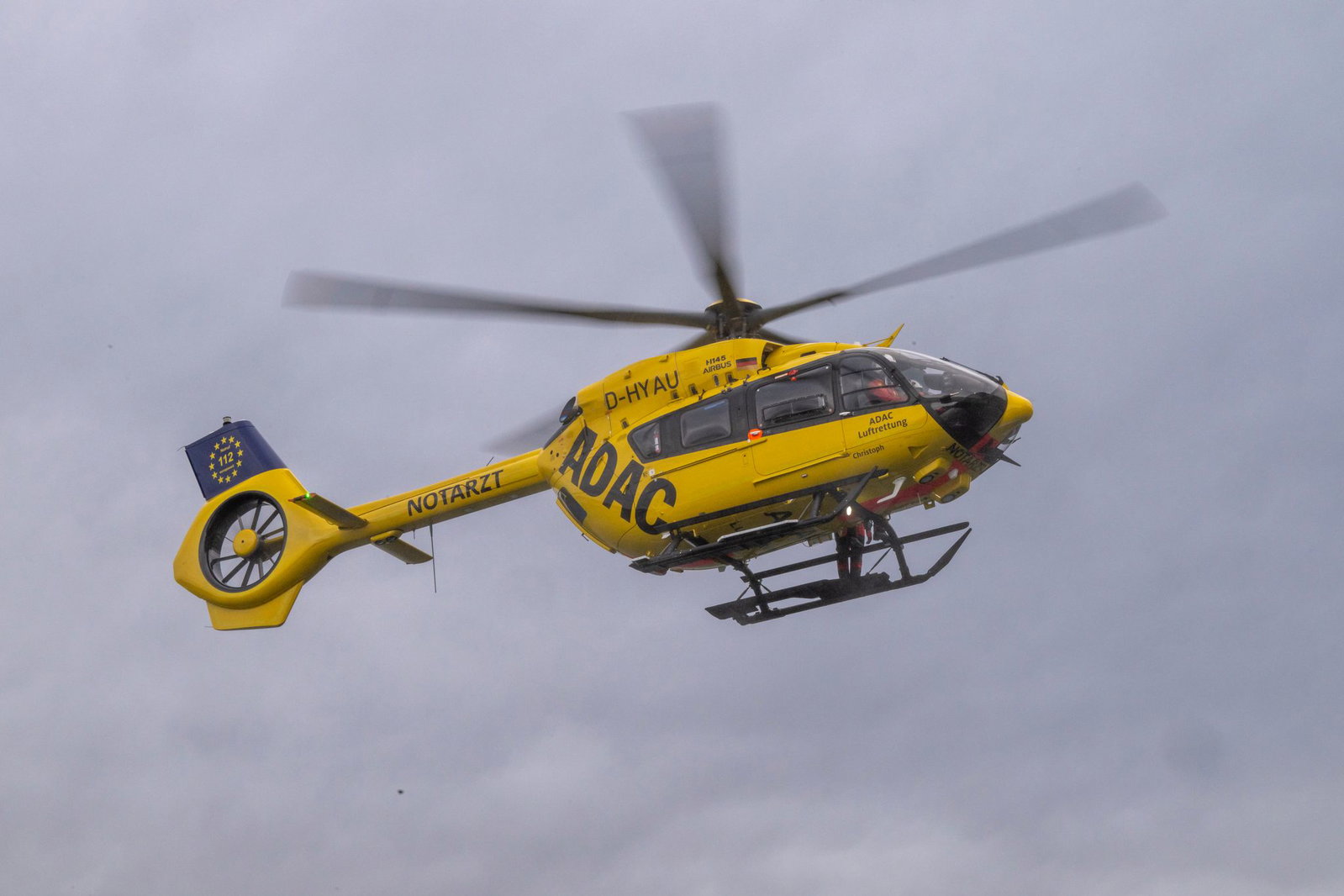 Der Handwerker wurde per Rettungshubschrauber ins Krankenhaus geflogen. (Archivfoto)