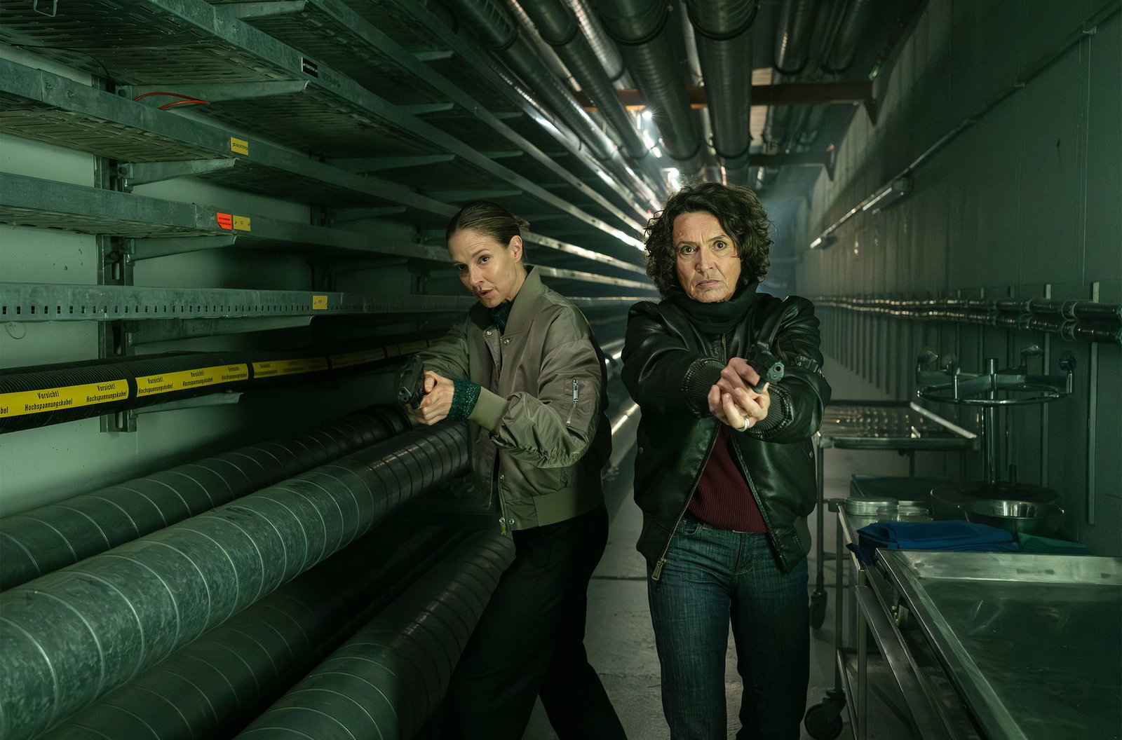 Lena Odenthal (r, Ulrike Folkerts) und Johanna Stern (Lisa Bitter) ermitteln in einem Fall, der im Lauf eines einzigen Abends eskaliert.