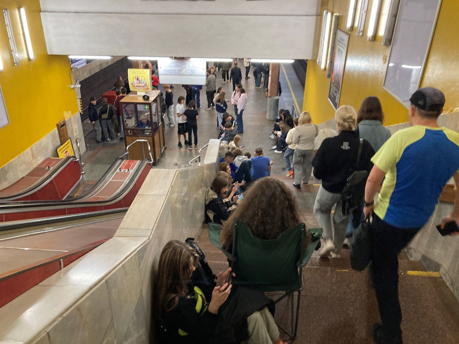 U-Bahn statt Schule: Bei Luftalarm fällt der Unterricht aus. (Archivbild)