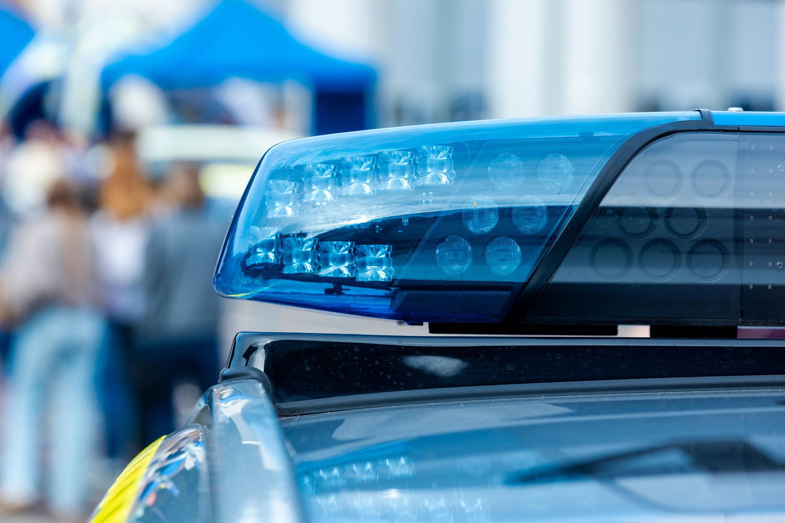 Die Polizei vertrieb nach eigenen Angaben Schaulustige von der Unfallstelle. (Symbolbild)