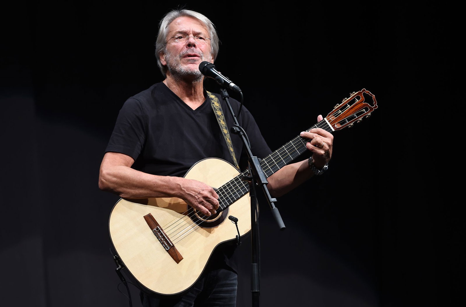 Der Sänger Reinhard Mey hat nun sein 30. Studioalbum veröffentlicht. (Archivbild)