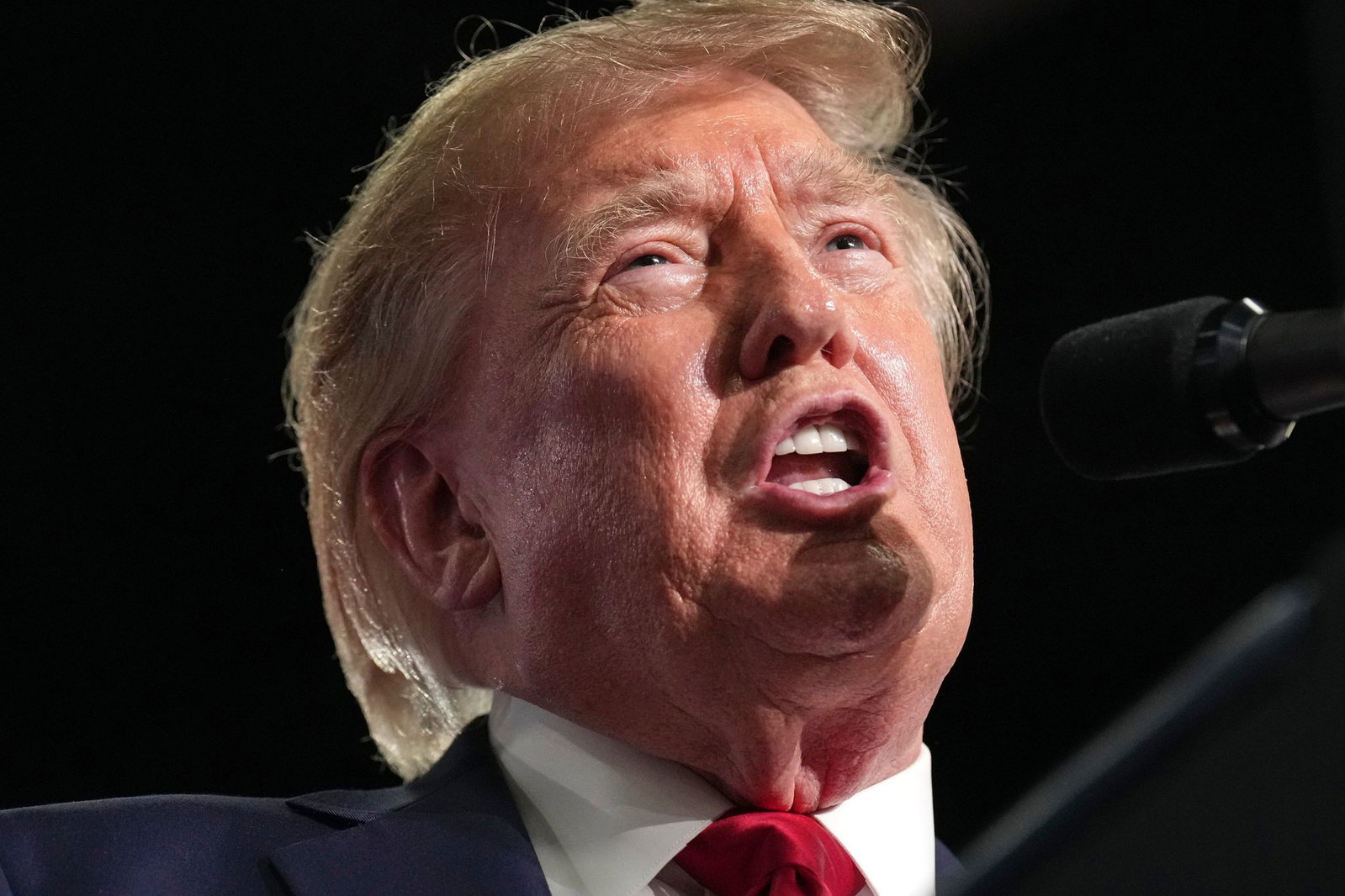 Trump warnt den Iran vor weiteren Angriffen. 