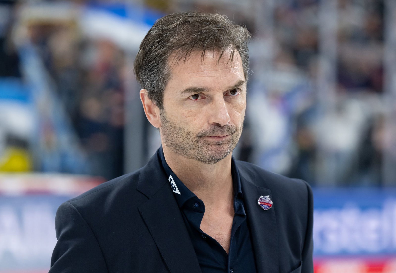 Kann Adler-Coach Dallas Eakins der Favoritenrolle gerecht werden? (Archiv)