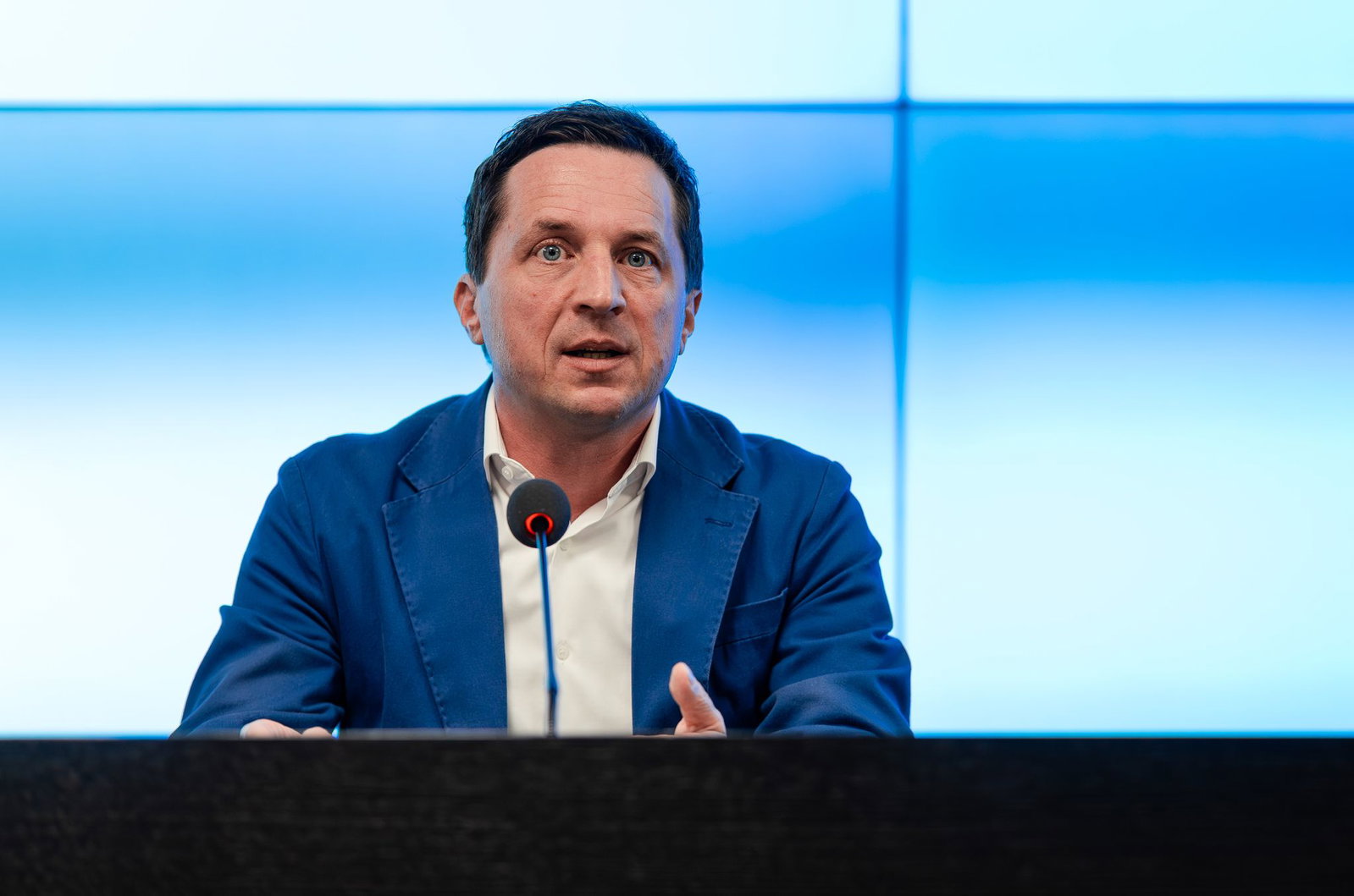 SPD-Fraktionschef Sascha Binder will die abschlagsfreie Rente nach 45 Beitragsjahren unter Bedingungen verlängern. (Archivbild)