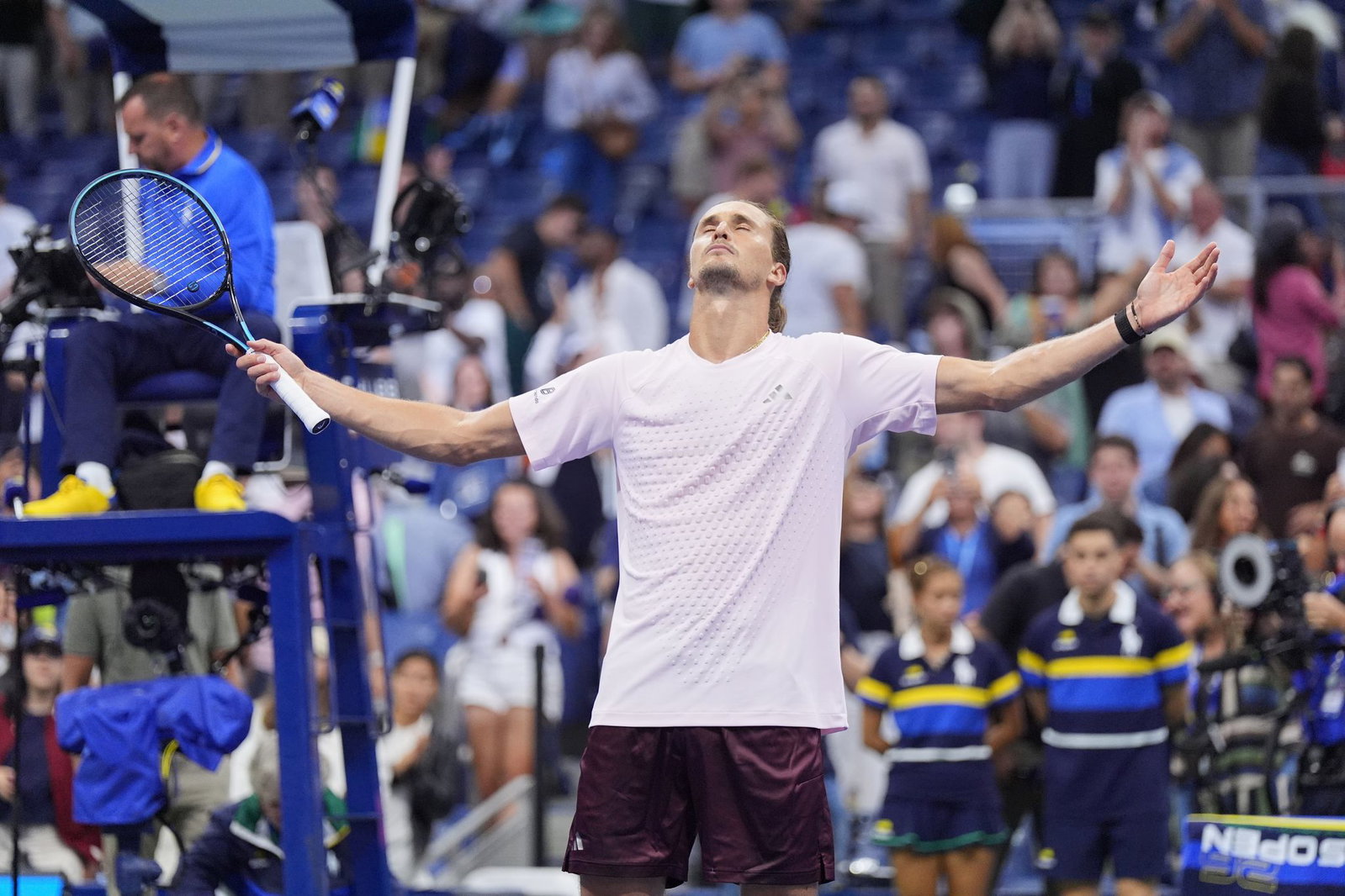 Alexander Zverev jubelt emotional. 