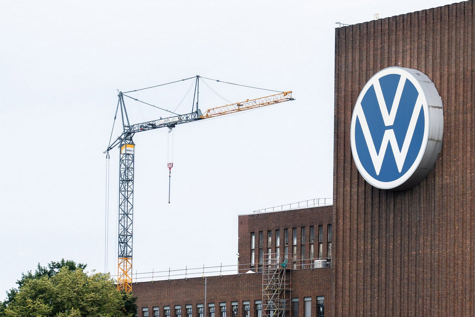 Bei Volkswagen hat es überraschend eine Einigung über die Sanierungspläne des Vorstands gegeben. (Archivbild)