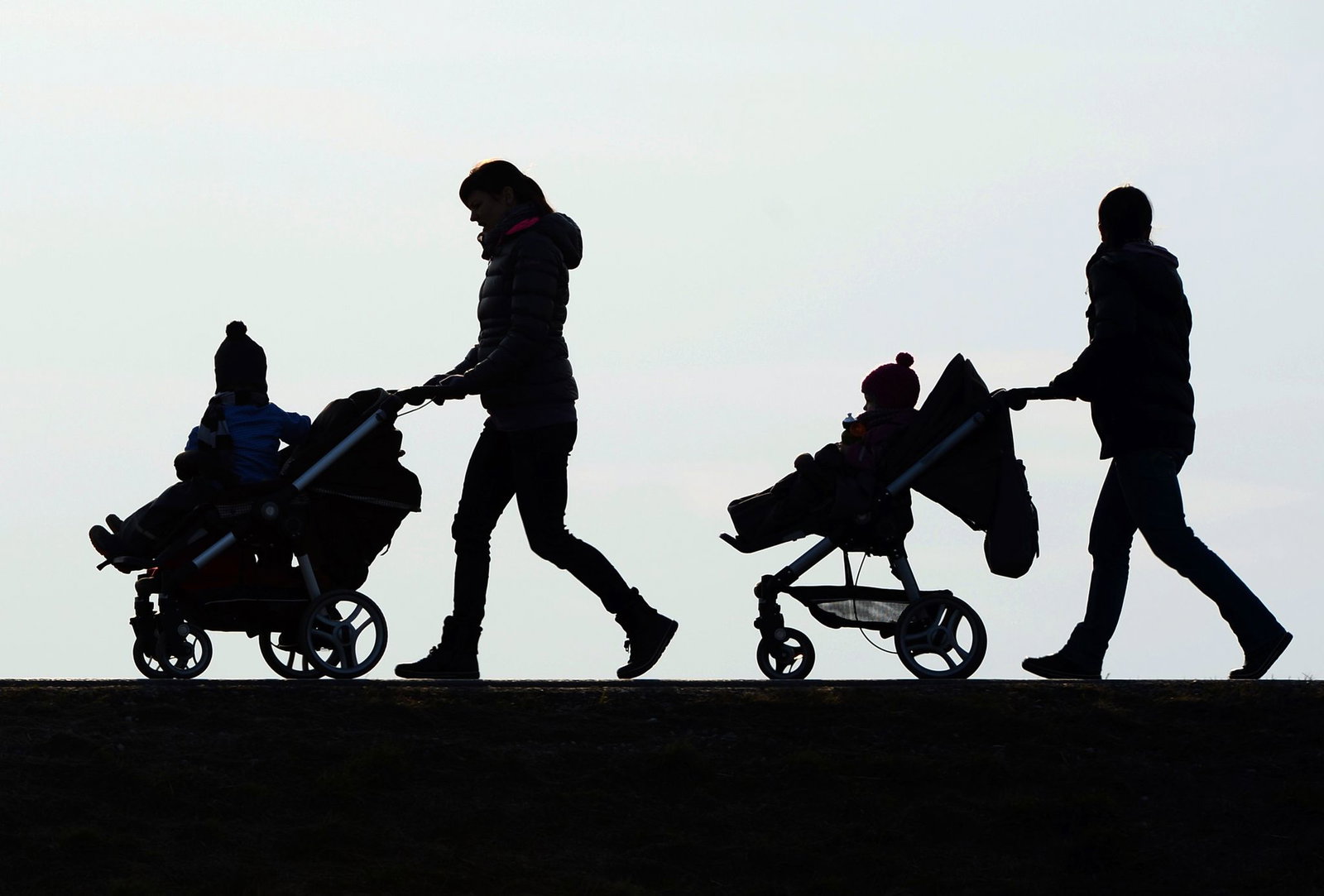 Nach einer Forsa-Umfrage für Save the Children haben viele Eltern finanzielle Sorgen. (Symbolbild)