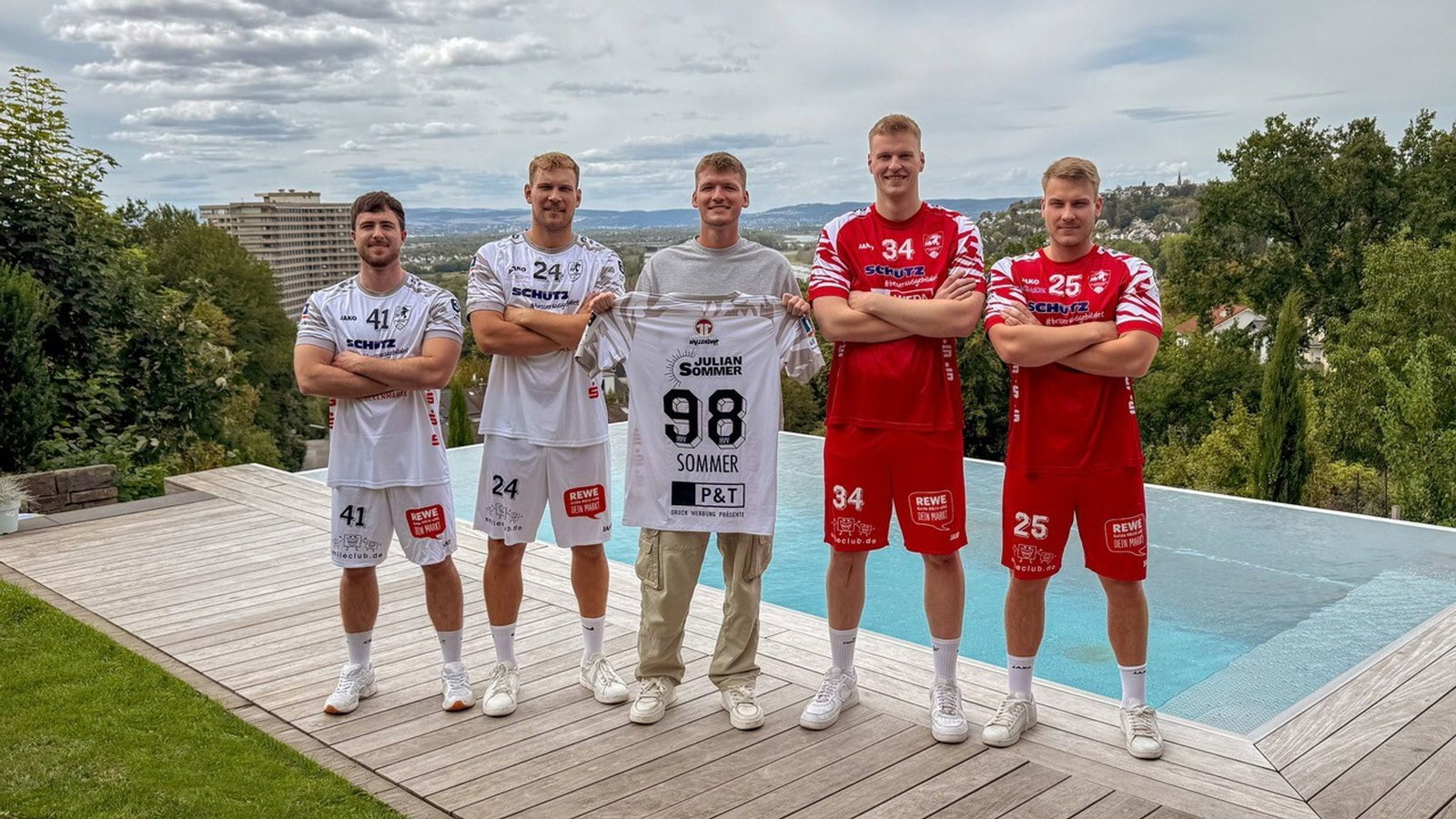 Ein Herz für Handballer: «Bierkönig»-Star Julian Sommer.