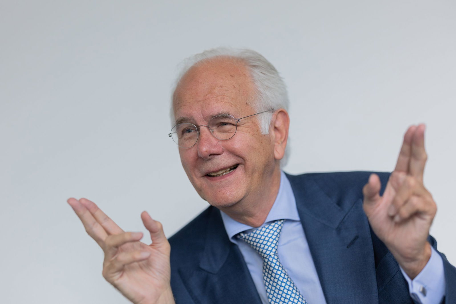 Harald Schmidt bezweifelt, dass NRW-Ministerpräsident Hendrik Wüst ein guter Kanzler wäre.
