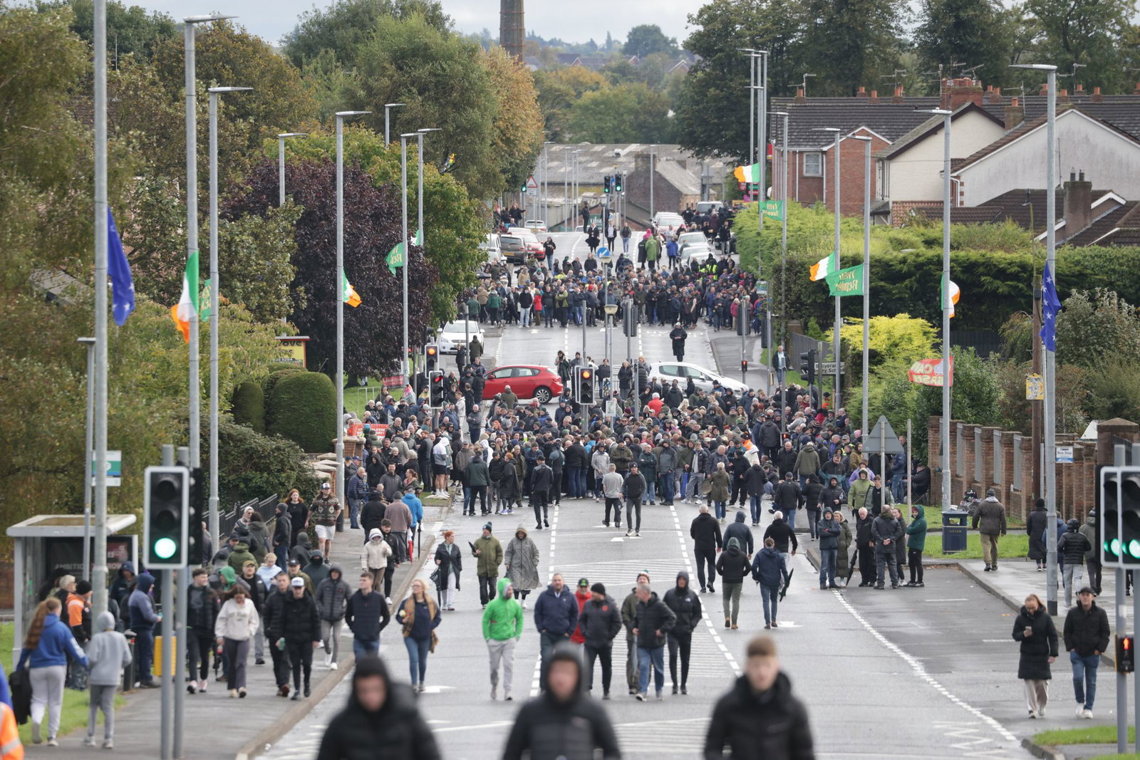 Keine Bewegung: Die umstrittene Parade bleibt seit den Morgenstunden blockiert. 