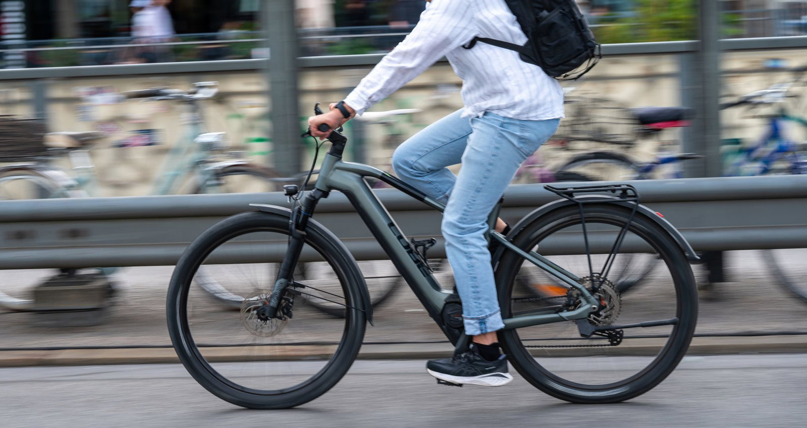 Knapp ein Drittel der Menschen im Südwesten besitzen laut einer aktuellen Umfrage ein E-Bike. (Symbolbild)