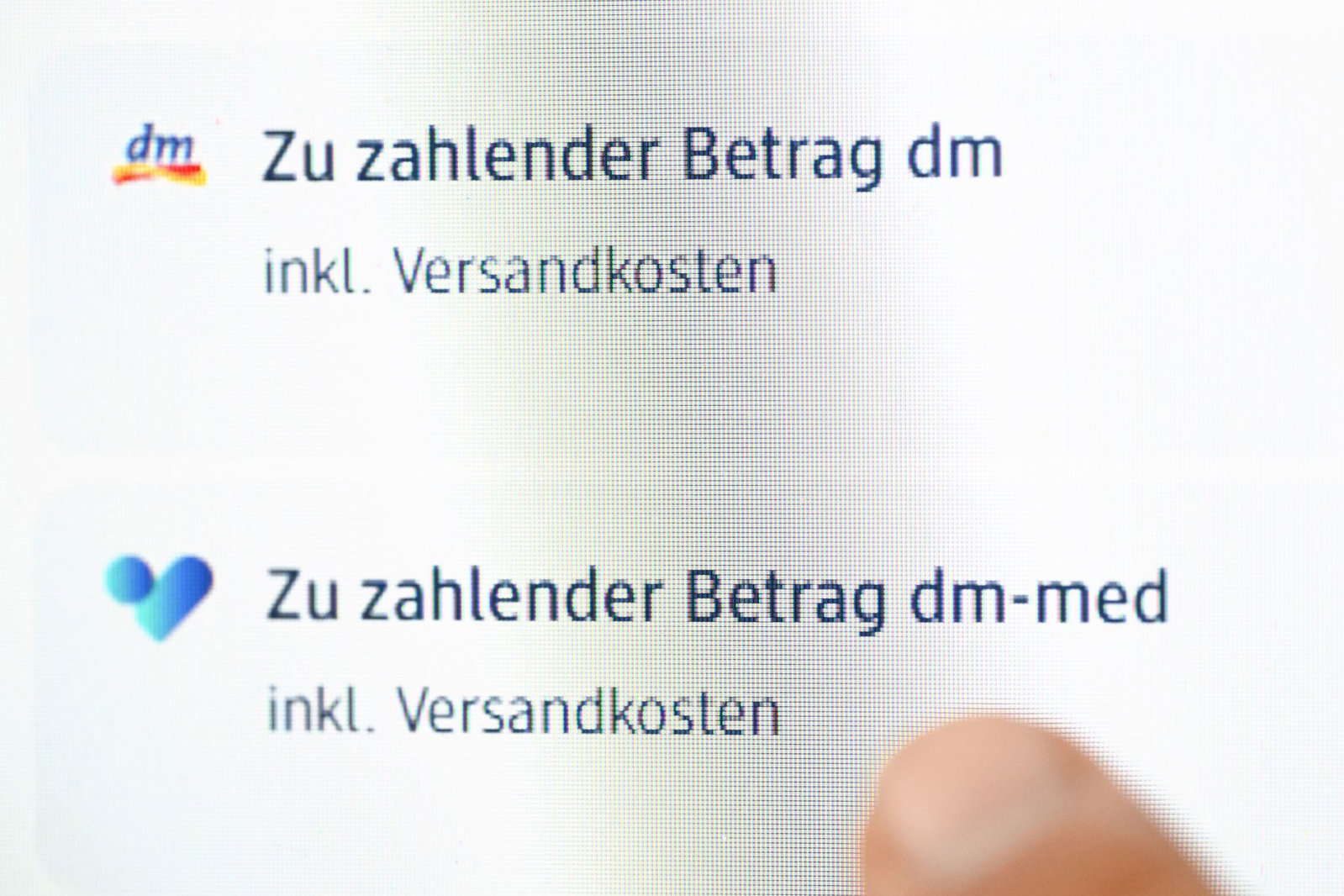 Beim Einkauf werden Produkte von dm und von dm-med getrennt ausgewiesen. 