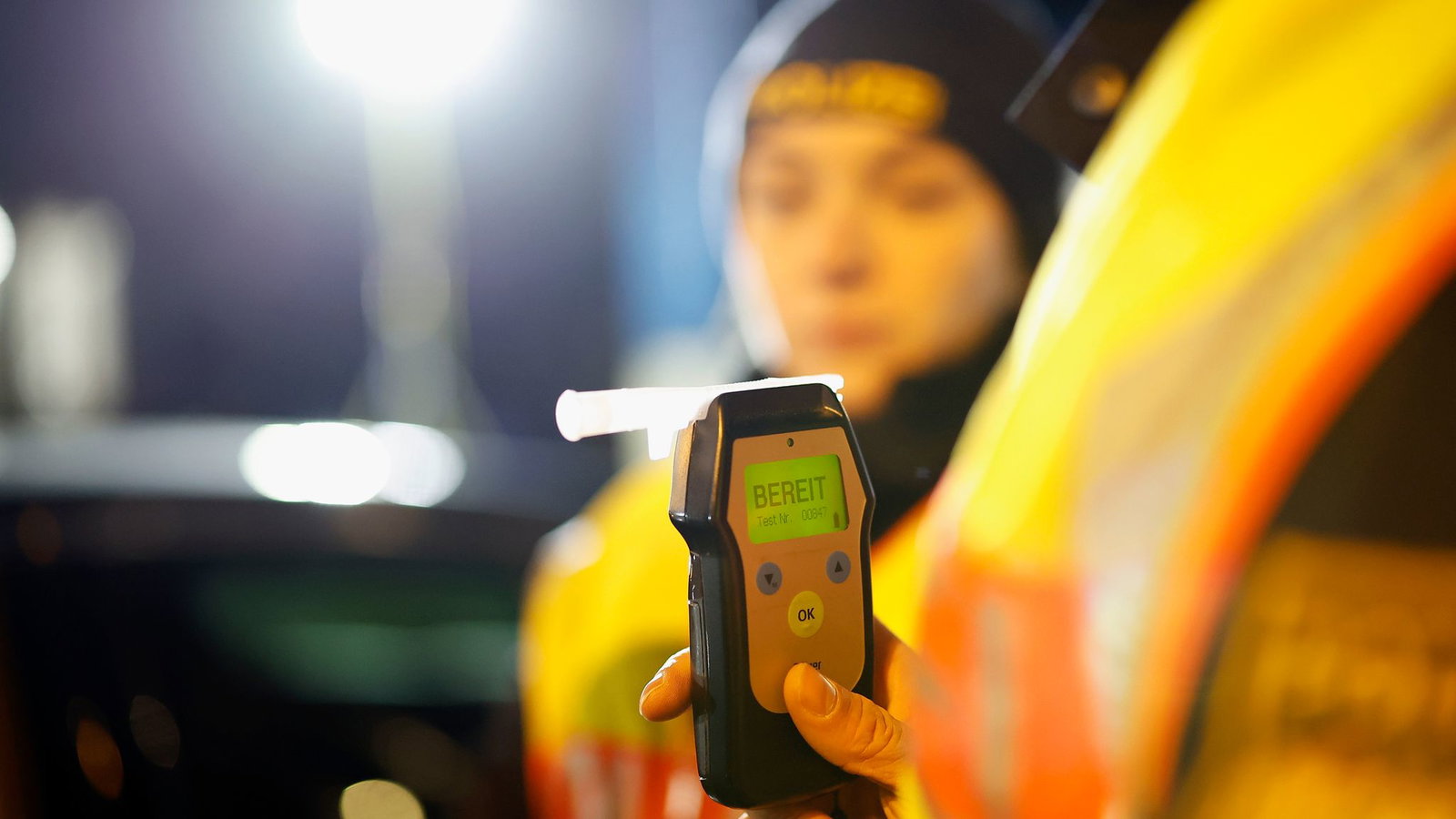 Die Polizei stellte bei dem Autofahrer rund 2,2 Promille fest. (Symbolbild)