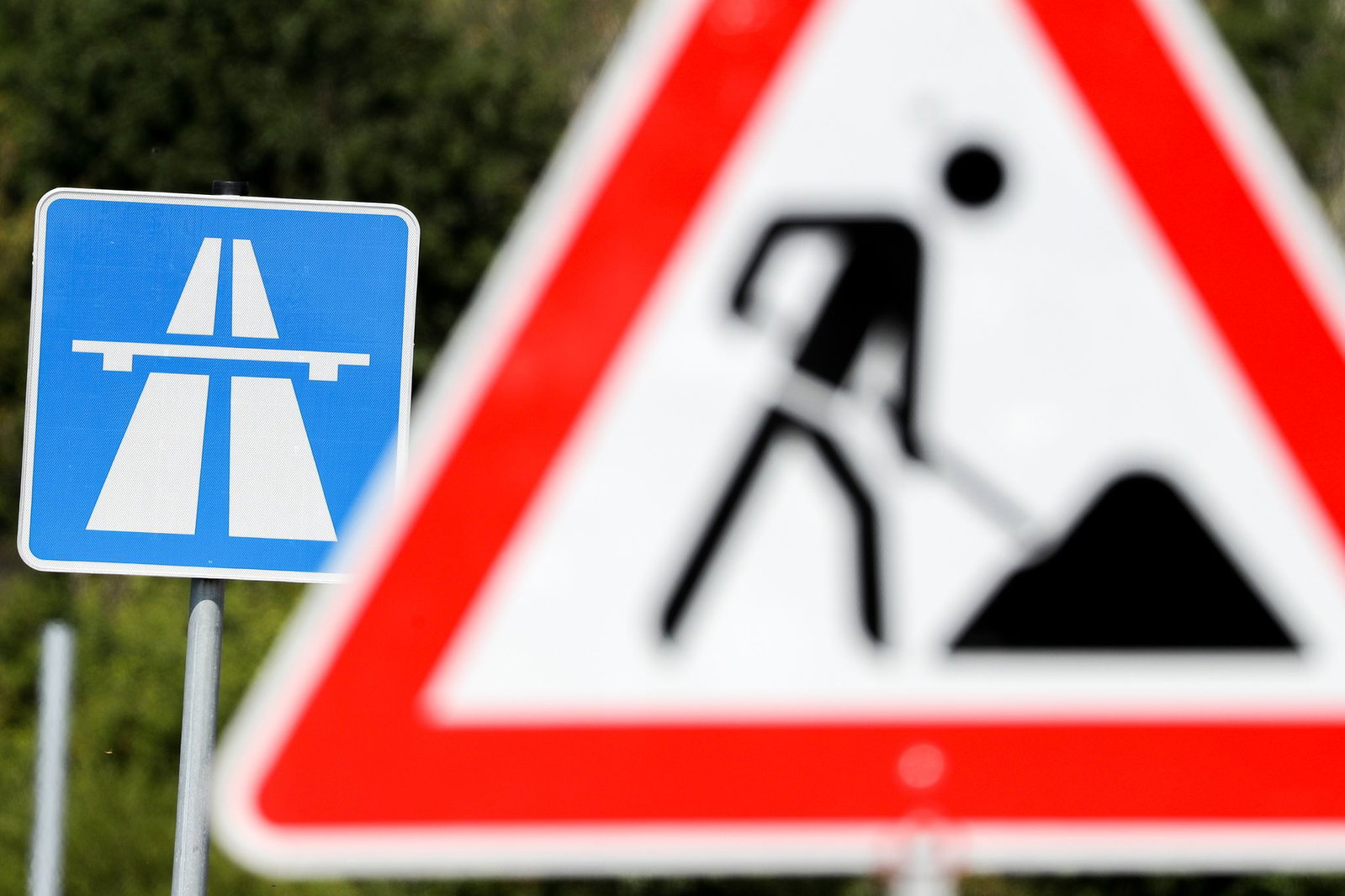 Wegen einer Fahrbahndeckenerneuerung kann die A8 zwischen den Anschlussstellen Pforzheim-Süd und Heimsheim am Wochenende in Richtung Stuttgart nicht befahren werden. (Symbolbild)