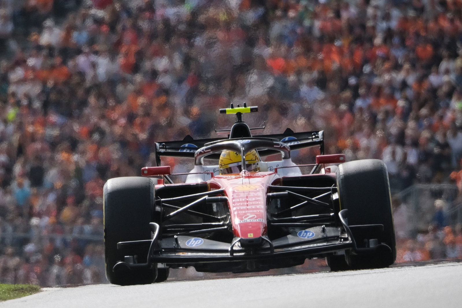 Lewis Hamilton und Ferrari setzen in Monza auf ein Motoren-Update. (Archivbild)