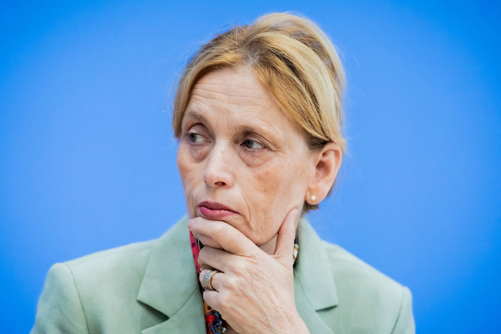 Bundesbildungsministerin Karin Prien sieht Verbesserungen im Bildungssystem, aber dennoch starken Reformbedarf. (Archivbild)