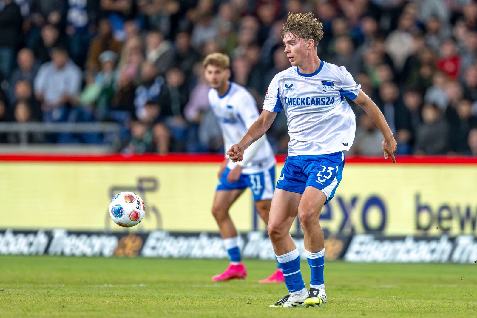 Kennet Eichhorn - hier noch im Trikot von Hertha BSC - ist bester Nachwuchskicker des Jahrgangs 2009 in Deutschland. (Archivbild)
