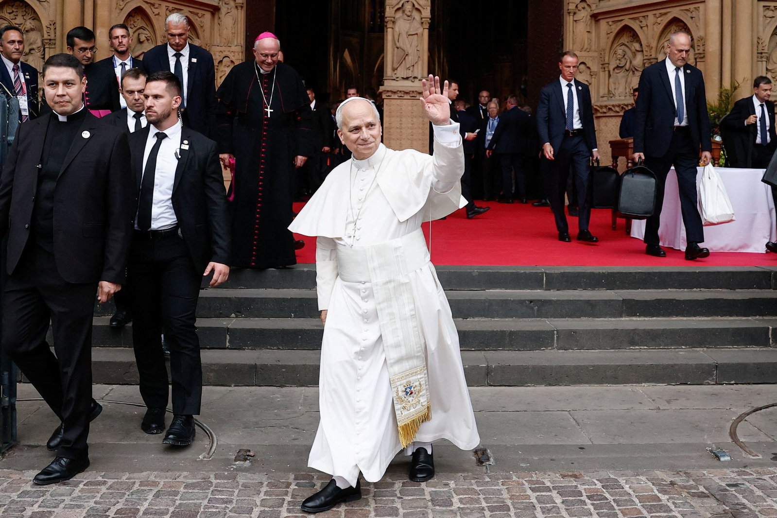 Papst Leo XIV. ist nach vier Tagen in Frankreich zurück in Rom.