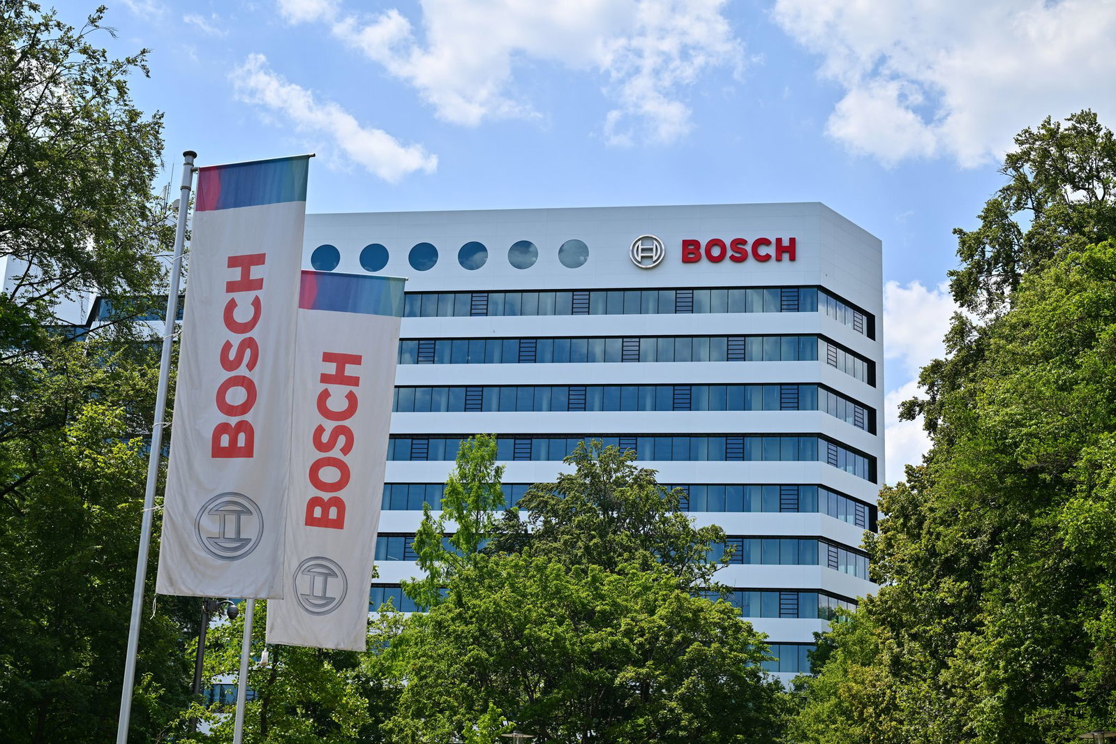 Der weltweit größte Auto-Zulieferer Bosch will die Belegschaft in seinem Nürnberger Werk halbieren und bis 2029 die Personalstärke um 900 Stellen reduzieren (Archivbild). 