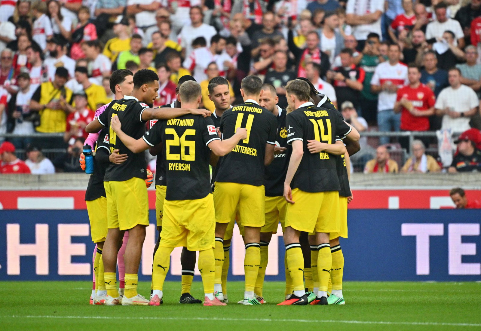 Borussia Dortmund hat in der Bundesliga die Tabellenspitze übernommen.