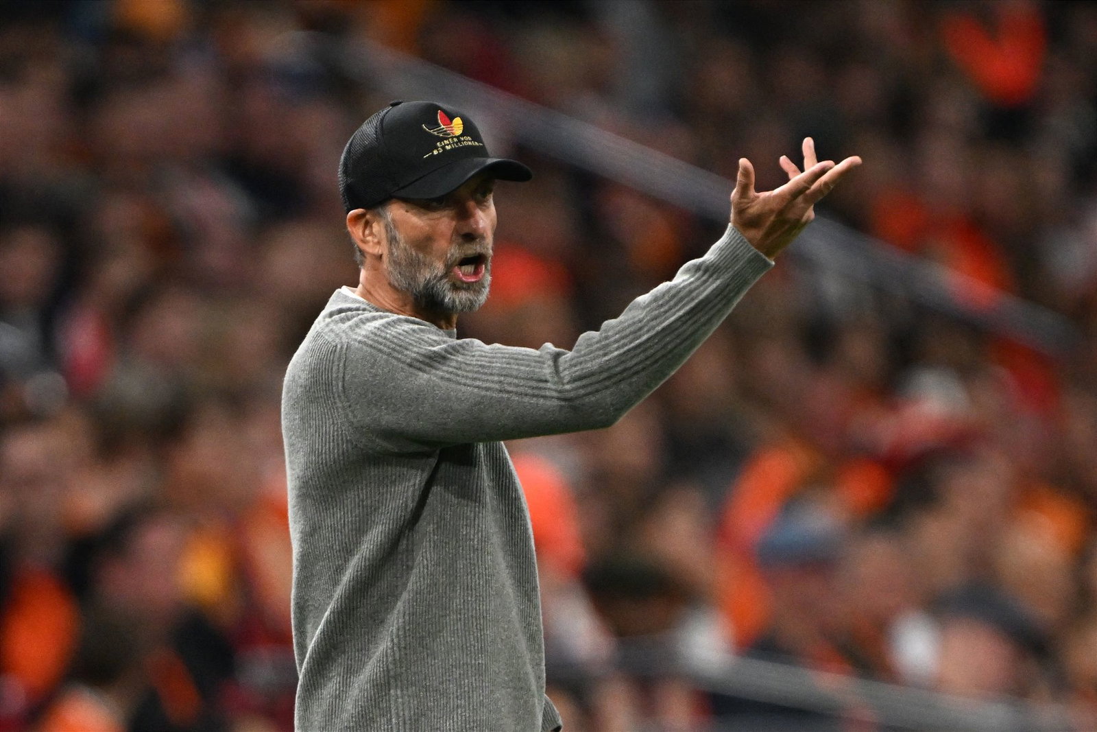 Klopp ist wieder da: In voller Action an der Seitenlinie. 
