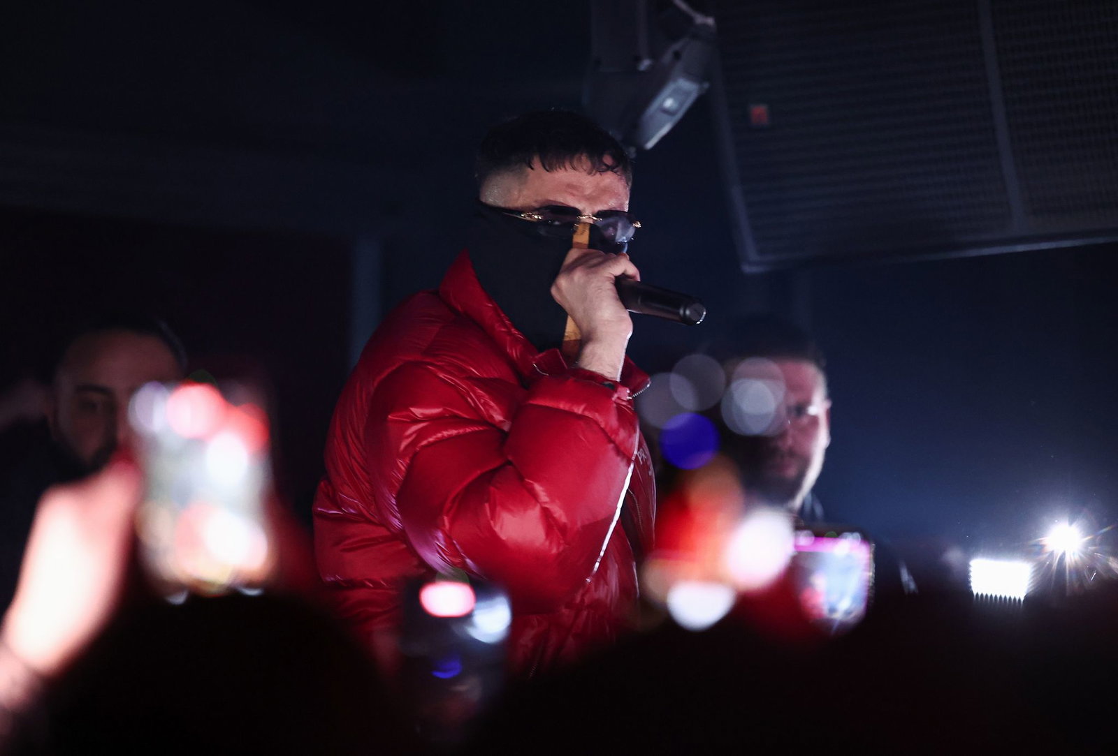 Der Rapper Haftbefehl bei einem Auftritt in Gießen vergangenes Jahr. (Archivbild)