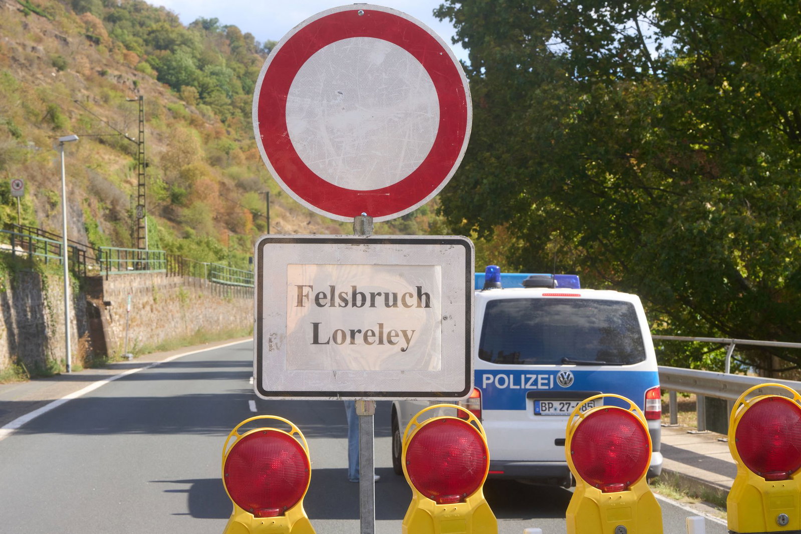 Nach dem Felssturz war die Fahrbahn seit Montag gesperrt. 
