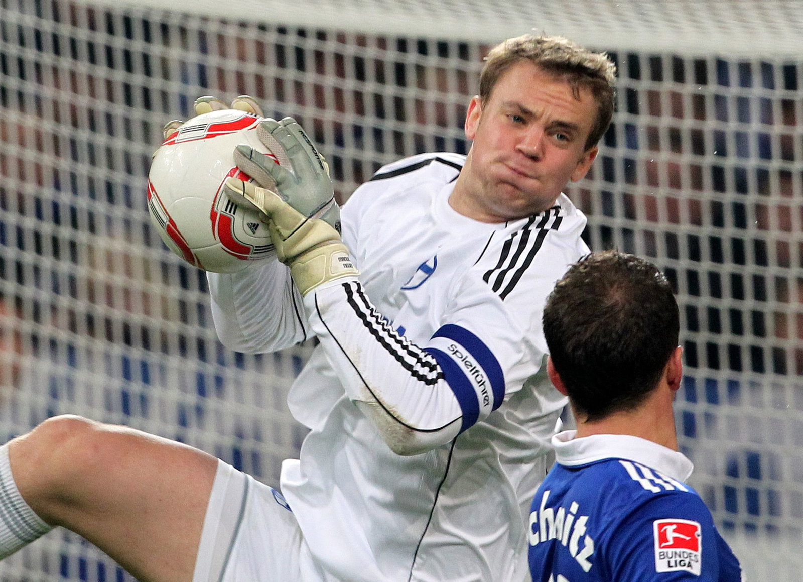 Der junge Manuel Neuer im Schalke-Trikot in Aktion. (Archivbild)
