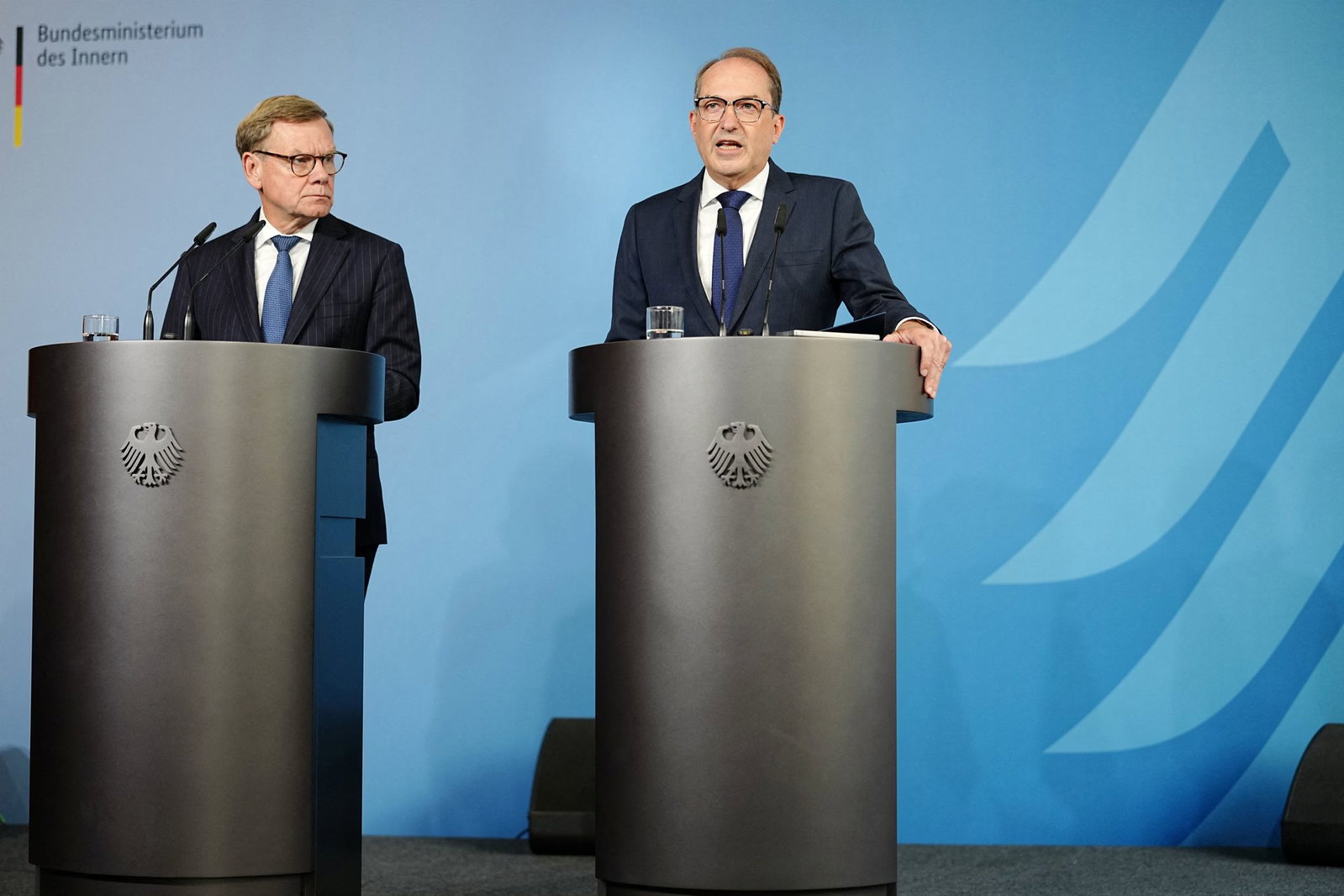 Außenminister Johann Wadephul (CDU) und Bundesinnenminister Alexander Dobrindt (CSU) sind sich sicher: Hinter dem gescheiterten Anschlag steckt Russland.