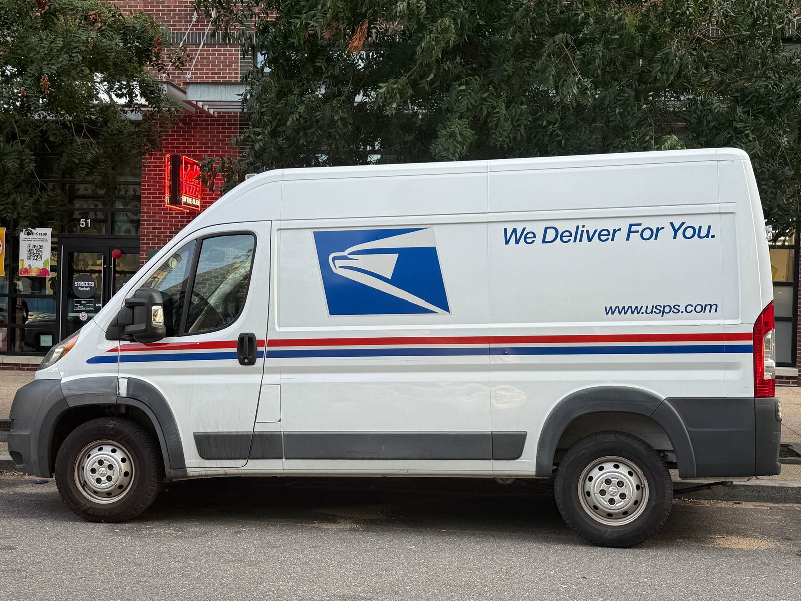 Der Postdienstleister spielt eine wichtige Rolle bei den Trump-Plänen für verschärfte Briefwahlregeln. (Archivbild)