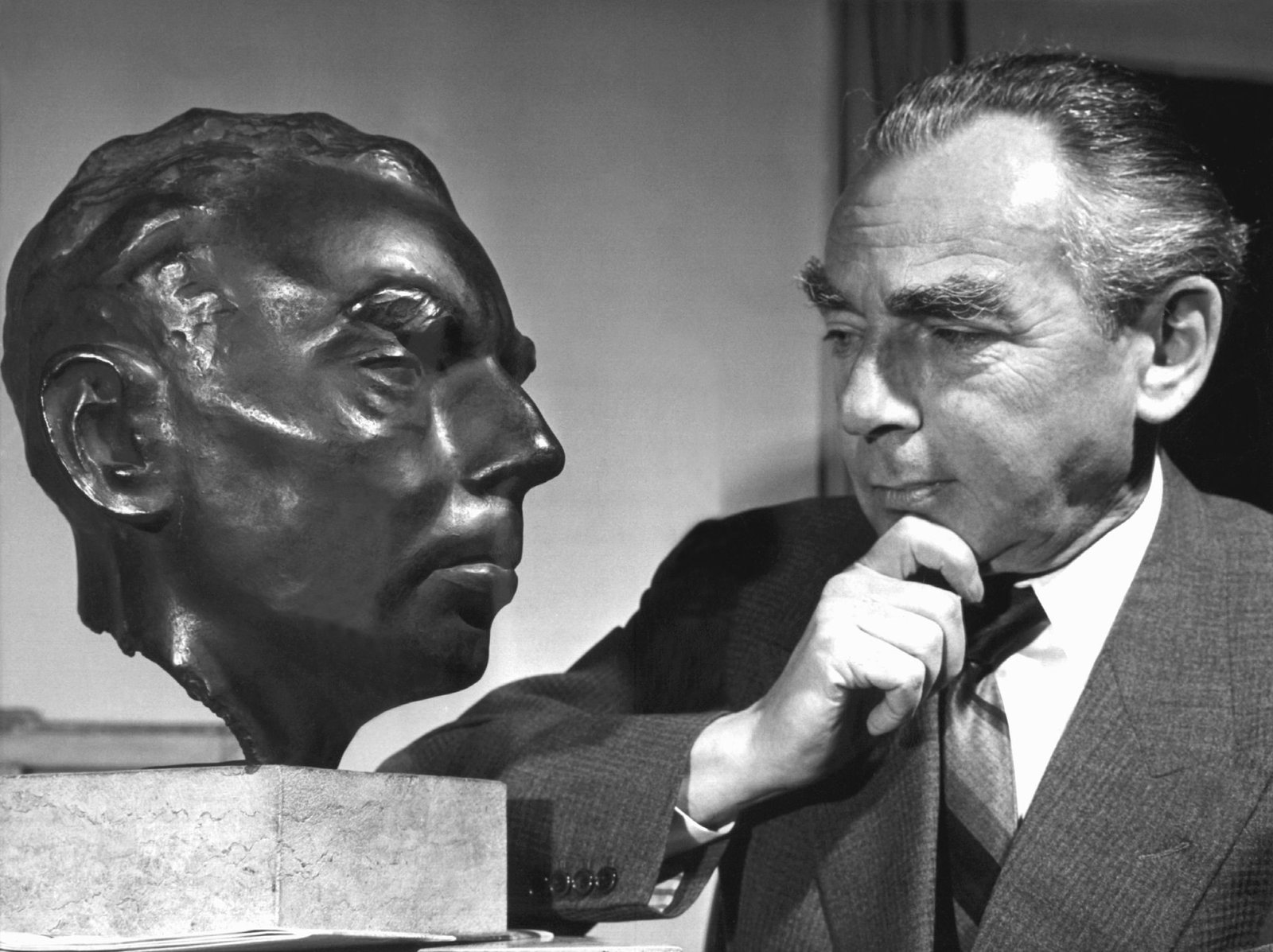 Der Schriftsteller Erich Kästner im Jahr 1958. 