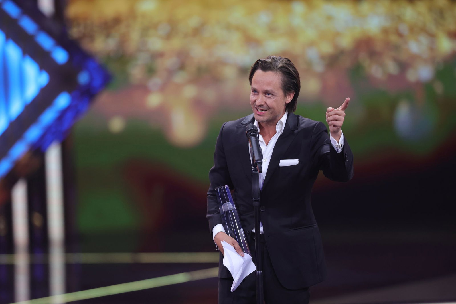 Tom Schilling sang ein Ständchen für seine Mutter.
