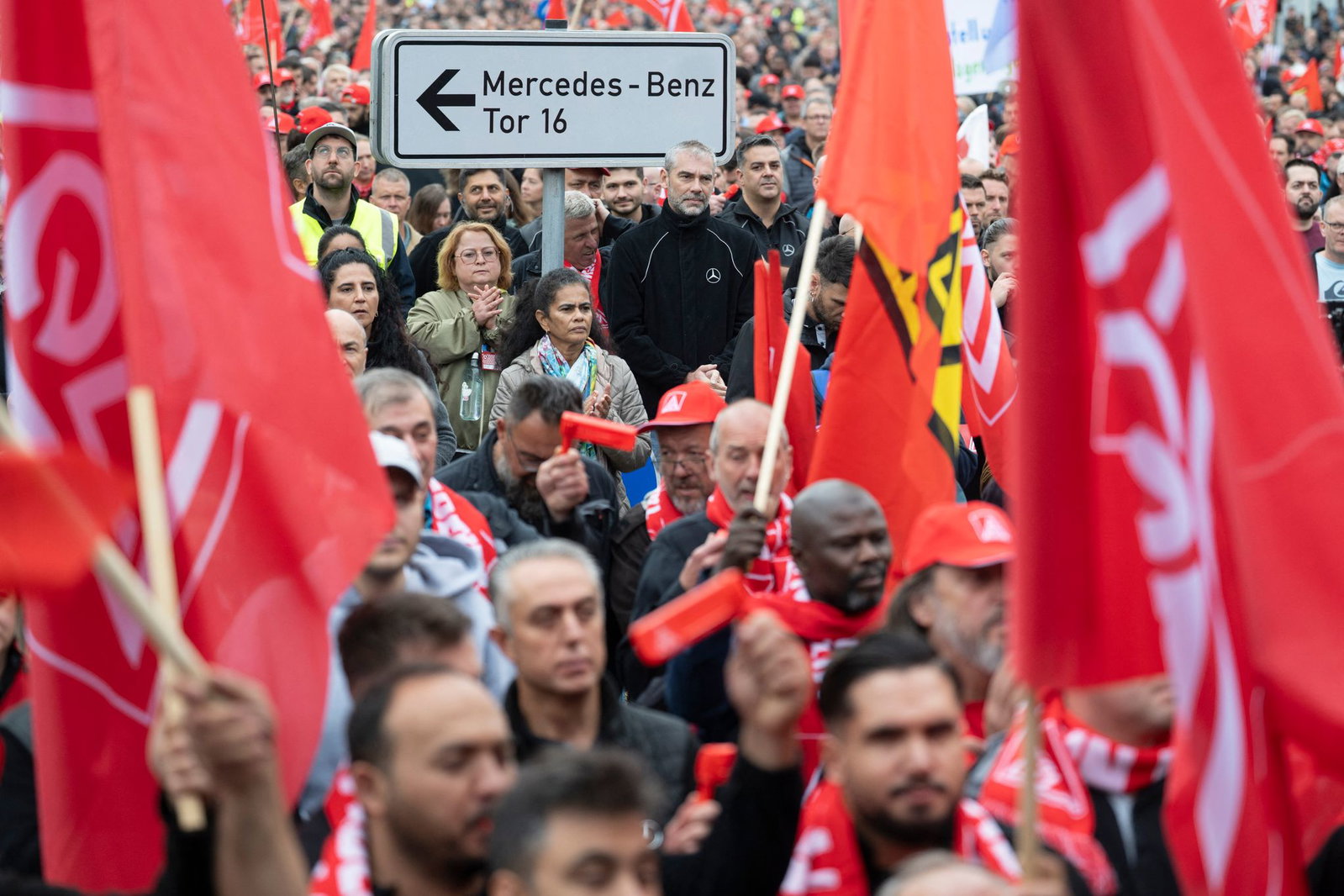 Allein am Mercedes-Werk in Sindelfingen protestierten rund 20.000 Beschäftigte.