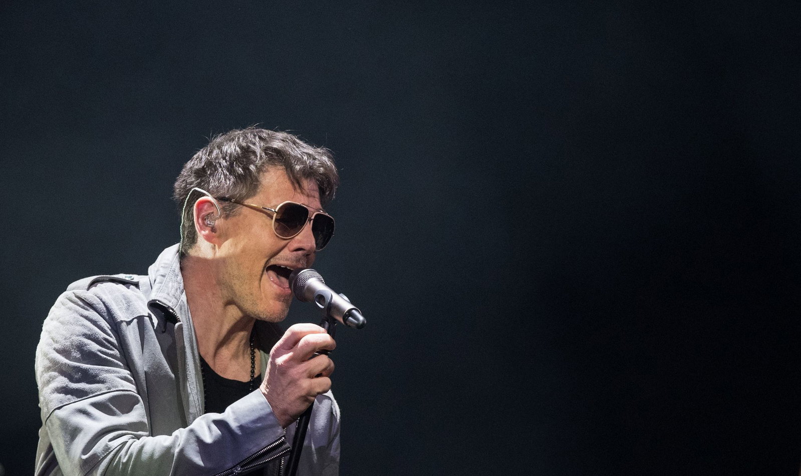 Da konnte er noch auf der Bühne singen: Harket bei einem Konzert in Stuttgart 2018. (Archivbild)