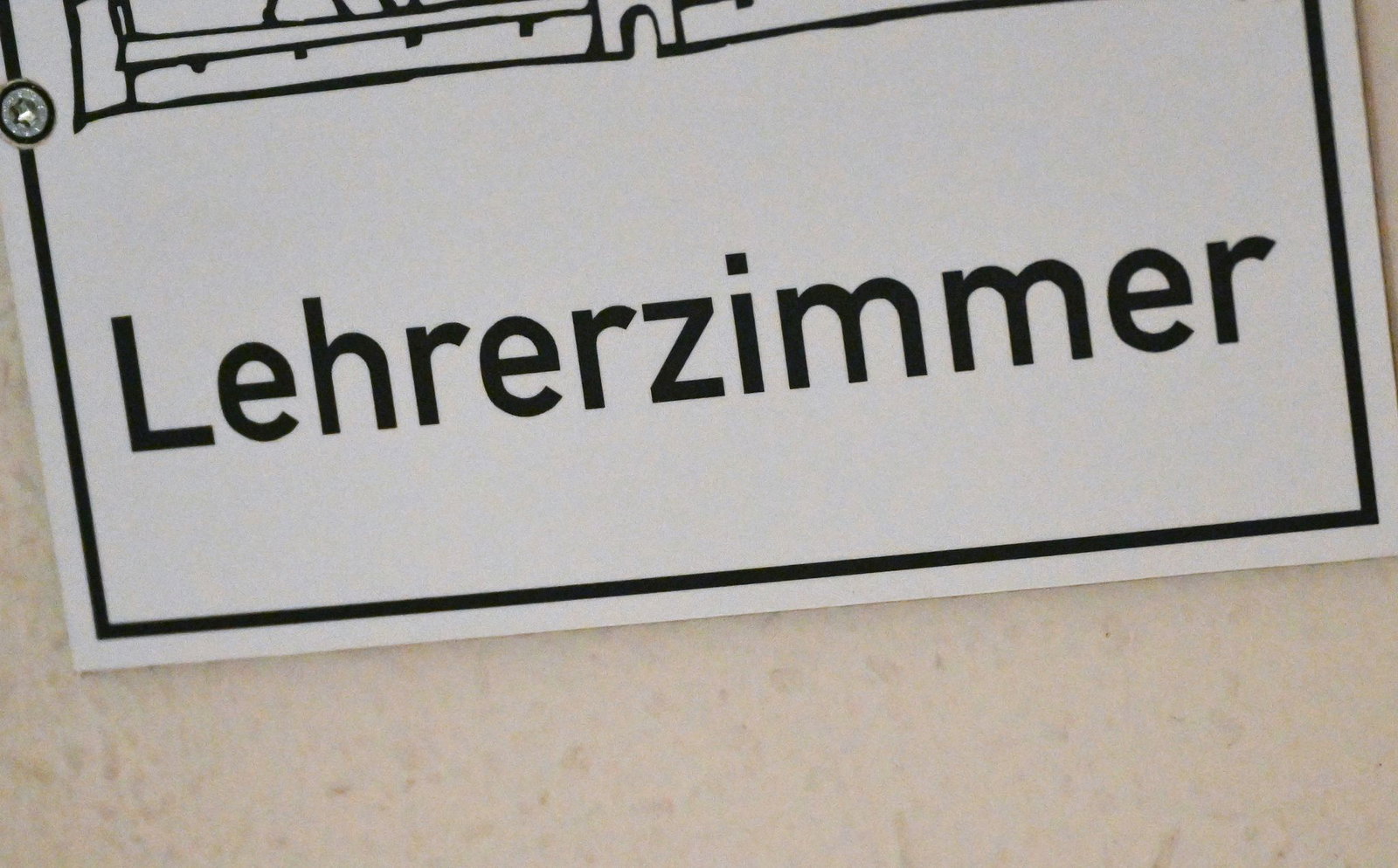In einigen Lehrerzimmern im Land gibt es zum Schuljahresbeginn noch freie Plätze. (Archivbild)