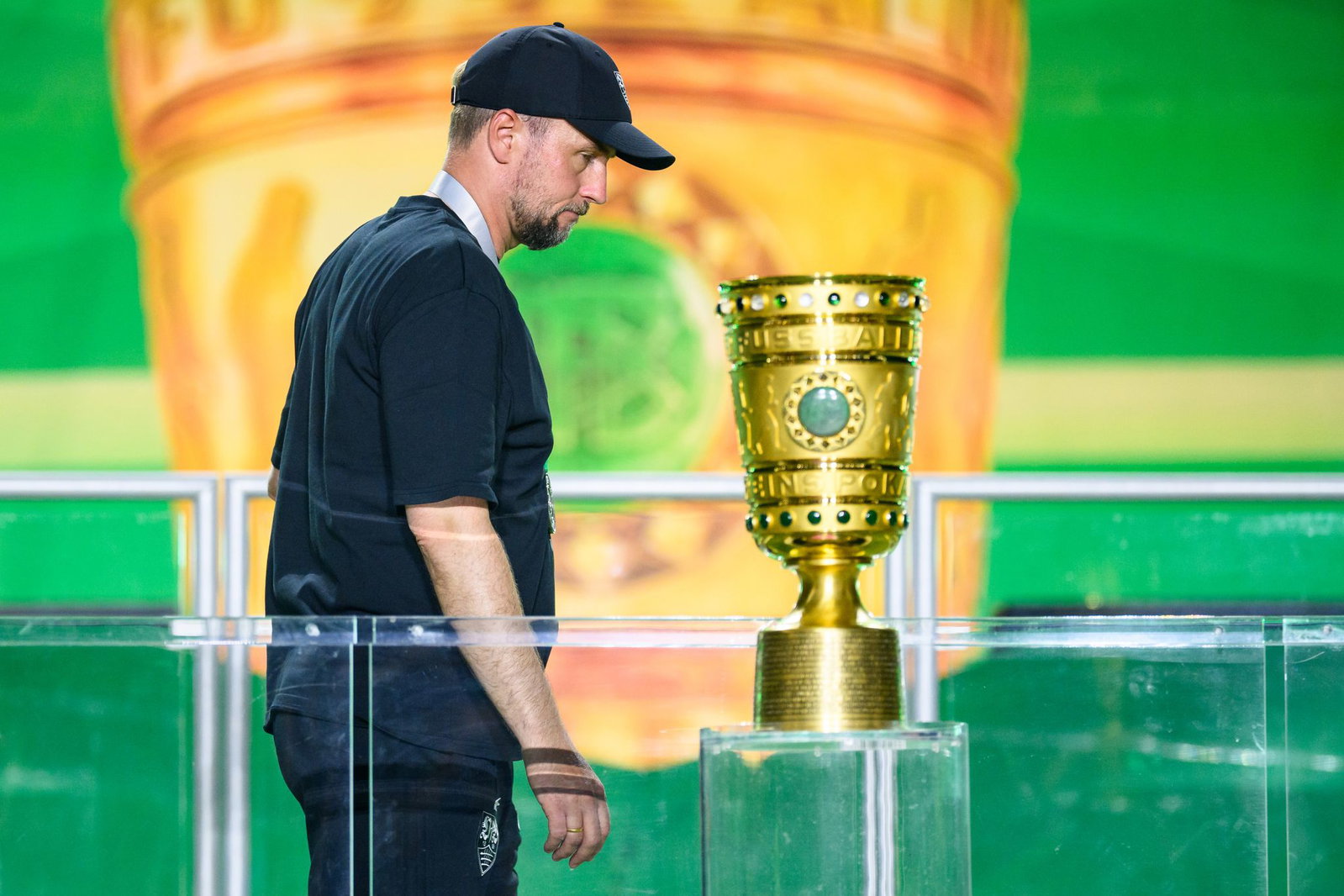 Im vergangenen Mai verlor Sebastian Hoeneß mit dem VfB Stuttgart das Pokal-Finale gegen den FC Bayern. (Archivbild)