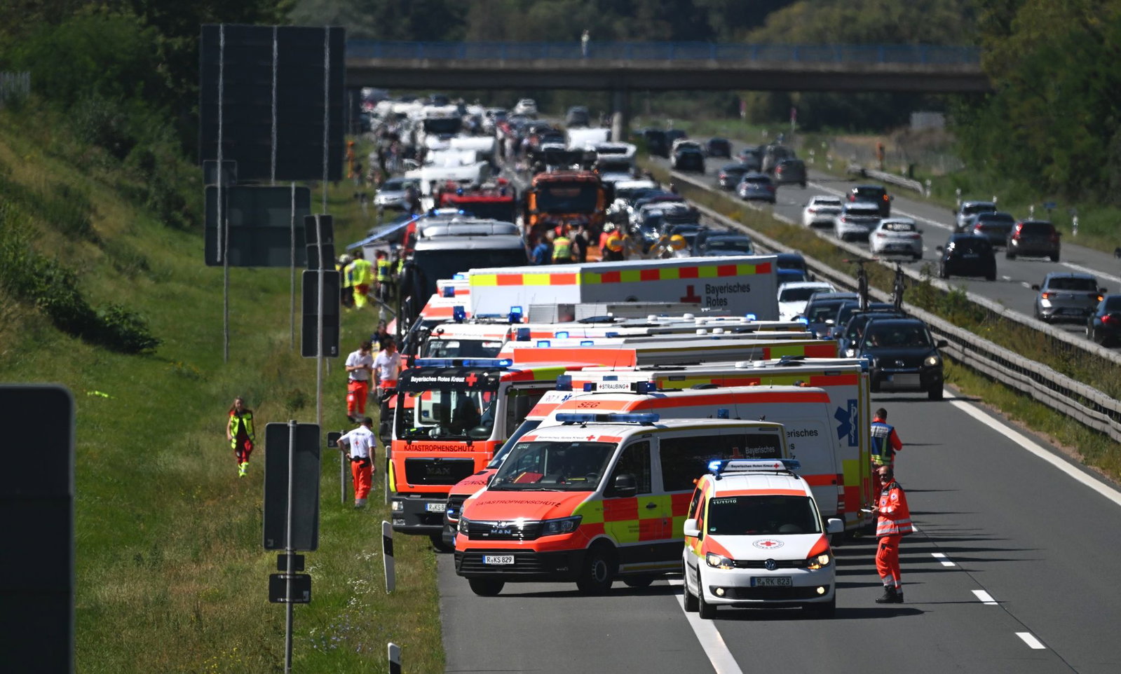 Bei dem Unfall wurden 20 Menschen verletzt. 